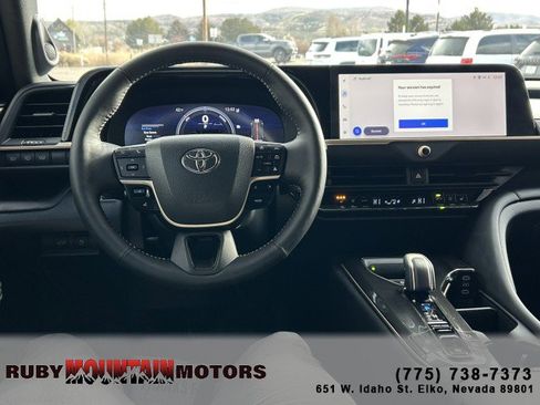 Used 2025 Toyota Crown Signia image 8