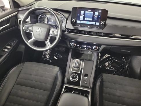 Used 2024 Mitsubishi Outlander SE Black Edition FWD image 14