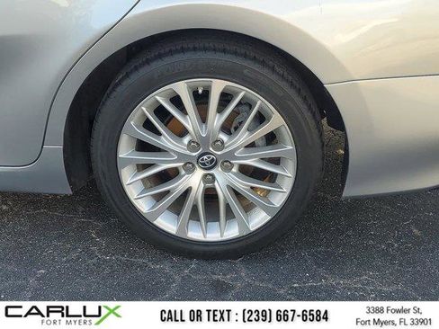 Used 2019 Toyota Camry XLE image 5