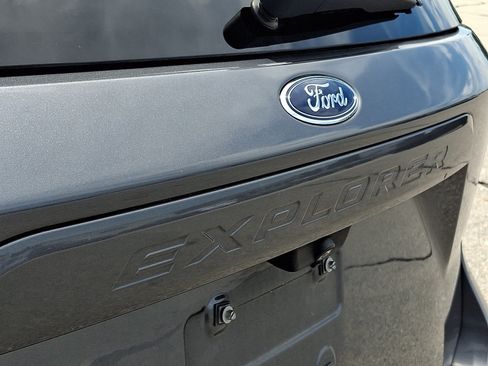 Certified 2022 Ford Explorer XLT w/ Equipment Group 202A RWD image 30