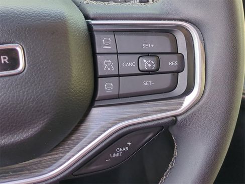 Used 2023 Jeep Wagoneer L Series III w/ Premium Group I image 29