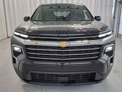 Used 2025 Chevrolet Traverse LT