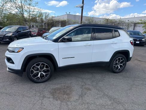 Used 2025 Jeep Compass Limited AWD/4WD image 5