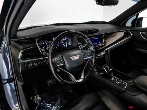 Used 2022 Cadillac XT6 Premium Luxury w/ Technology Package FWD image 2