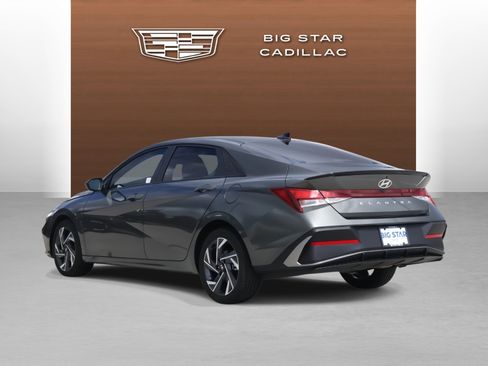 Used 2025 Hyundai Elantra Sport image 3