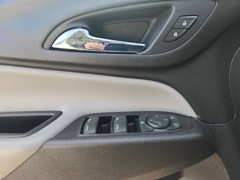 Used 2022 Chevrolet Equinox LS w/ LPO, Floor Liner Package image 12