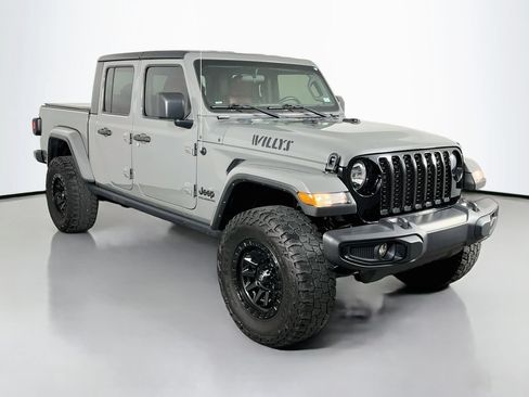 Used 2023 Jeep Gladiator Sport AWD/4WD image 4