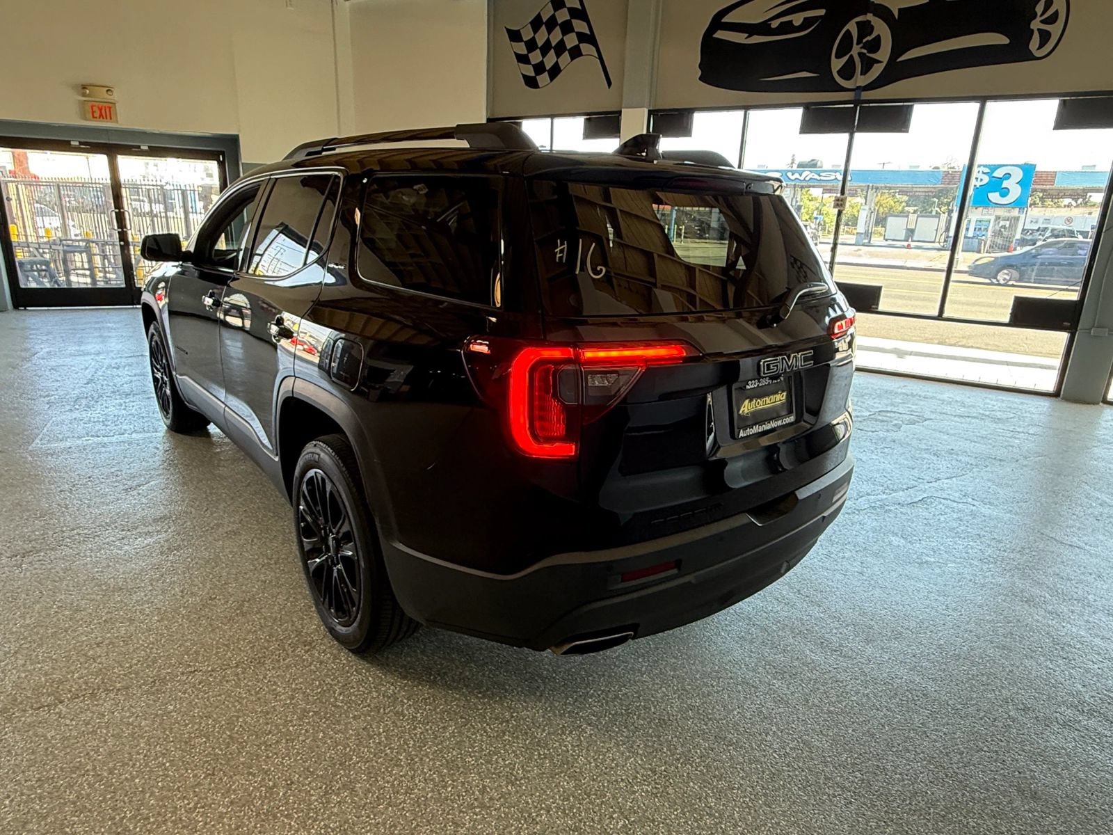 Used 2022 GMC Acadia SLE w/ Driver Convenience Package FWD image 5