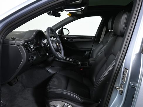 Used 2025 Porsche Macan Turbo AWD/4WD image 5