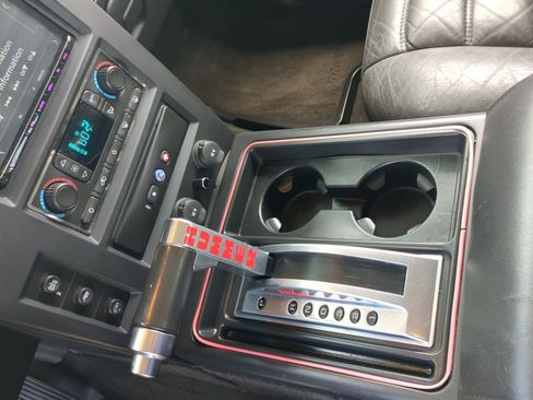 Used 2005 HUMMER H2 SUT w/ Preferred Equipment Group AWD/4WD image 18