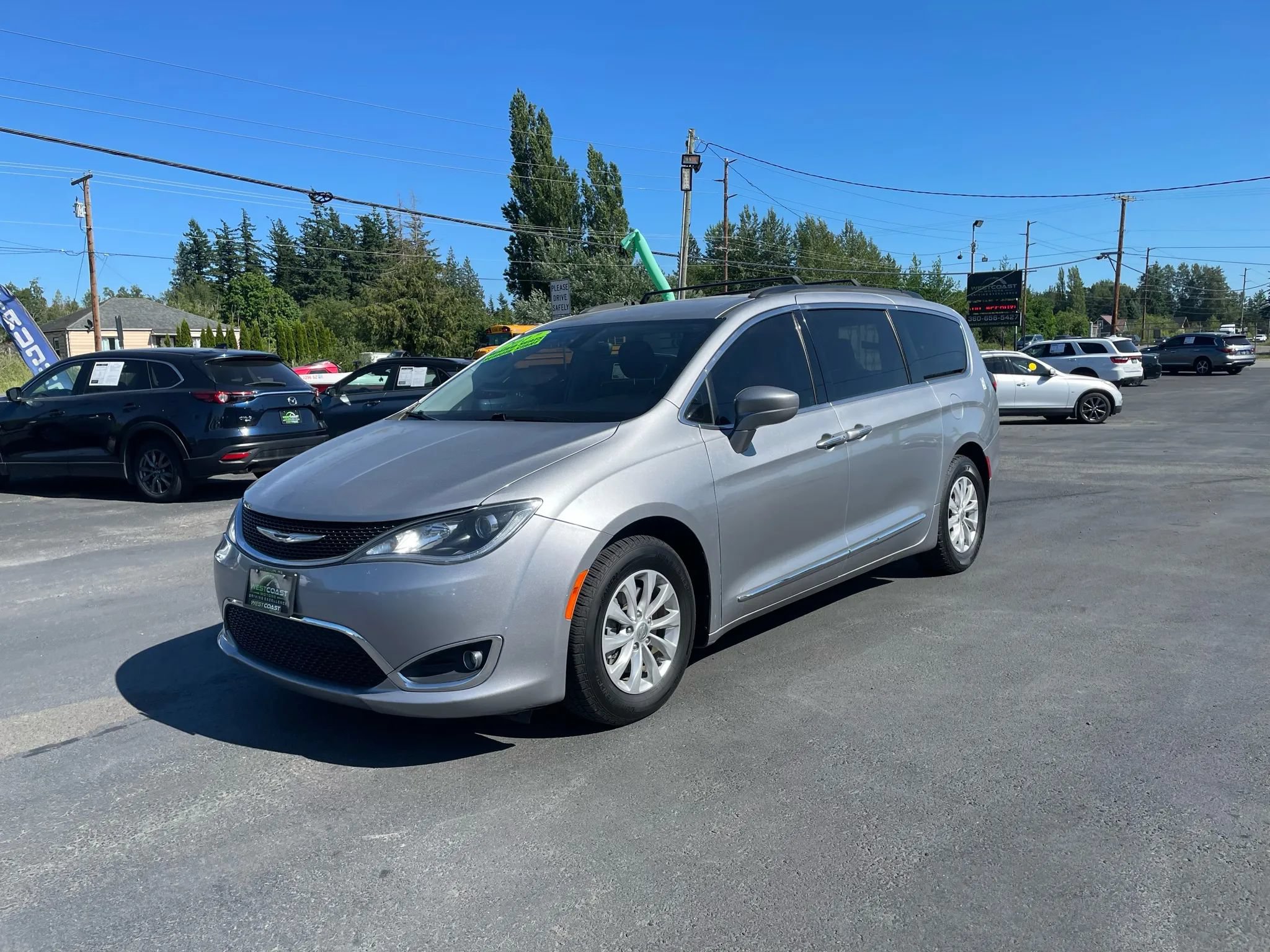 Used 2017 Chrysler Pacifica Touring-L FWD image 4