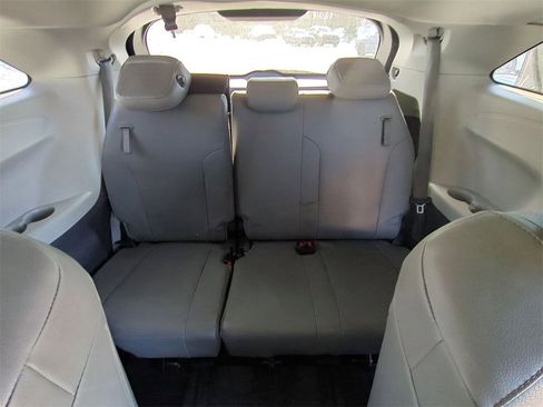 Used 2022 Toyota Sienna XLE image 20