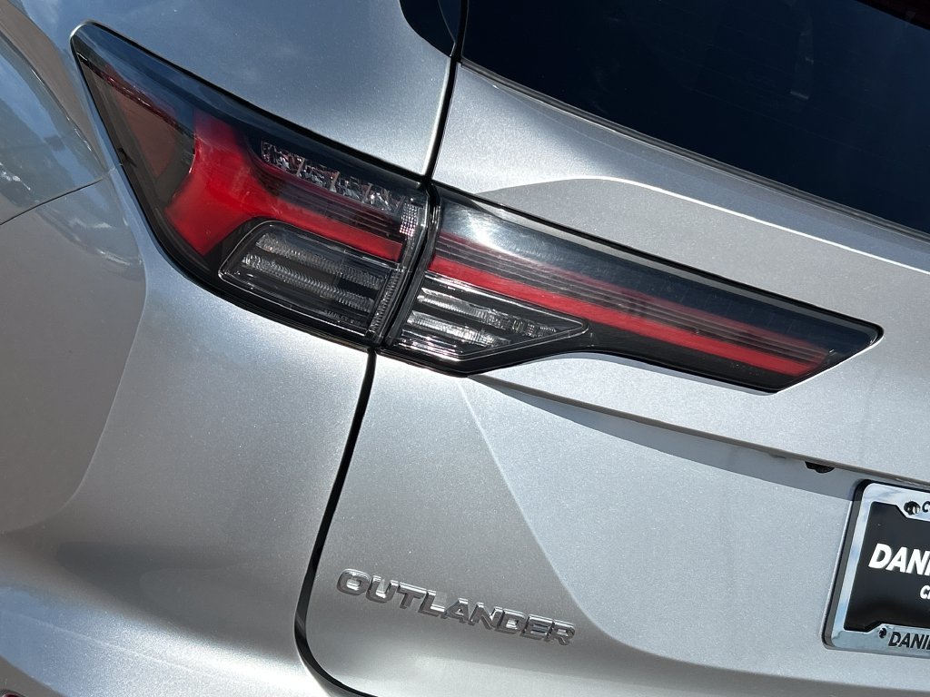 Used 2025 Mitsubishi Outlander ES AWD/4WD image 23