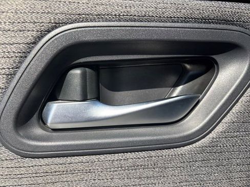 Used 2022 Nissan Rogue SV image 25