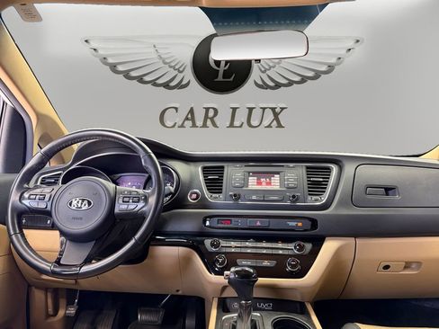 Used 2017 Kia Sedona LX w/ LX Essentials Premium Package FWD image 11