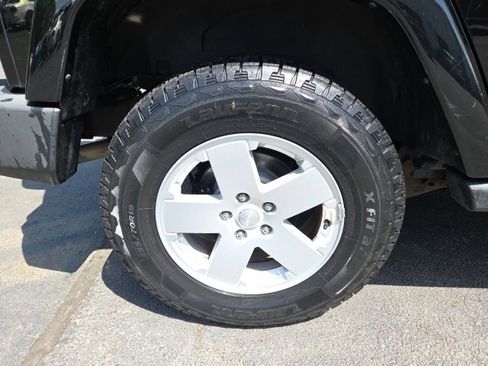 Used 2012 Jeep Wrangler Unlimited Sahara w/ Dual Top Group image 19