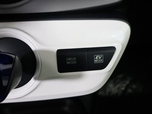 Used 2017 Toyota Prius Two w/ Carpet Mat Package image 4