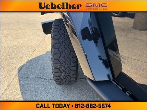 Used 2017 Jeep Wrangler Unlimited Sahara AWD/4WD image 21