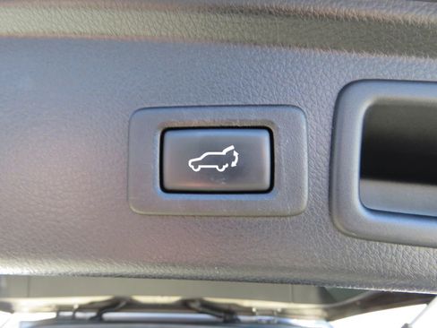 Used 2018 Subaru Forester 2.5i Touring image 18