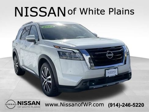 Certified 2023 Nissan Pathfinder Platinum AWD/4WD image 3