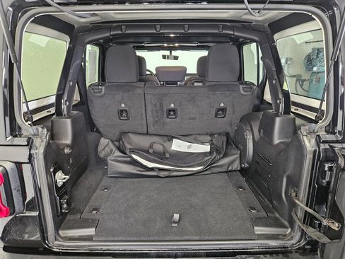 Used 2022 Jeep Wrangler Unlimited Sport AWD/4WD image 7