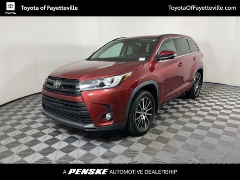 Used 2017 Toyota Highlander SE image 1