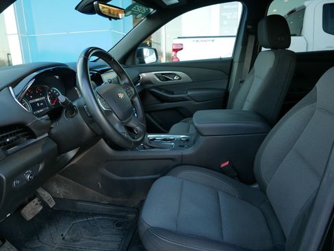 Certified 2023 Chevrolet Traverse LT w/ Rear Camera Mirror Package image 8