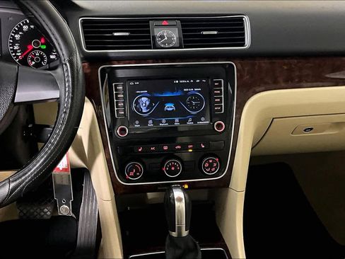 Used 2014 Volkswagen Passat 1.8T Wolfsburg Edition image 6