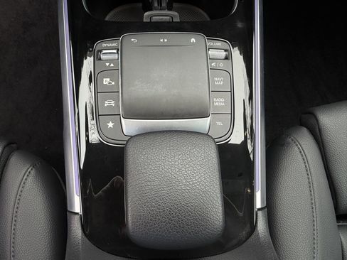 Used 2022 Mercedes-Benz GLB 250 4MATIC image 27