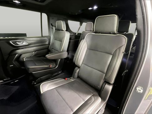 Used 2022 GMC Yukon XL SLT w/ SLT Premium Package AWD/4WD image 18