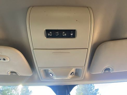 Used 2012 Chrysler Town & Country Touring-L w/ Entertainment Group #2 image 23