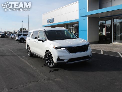 Used 2024 Kia Carnival EX image 2