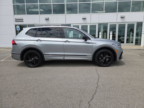 Certified 2023 Volkswagen Tiguan SE R-Line FWD image 6