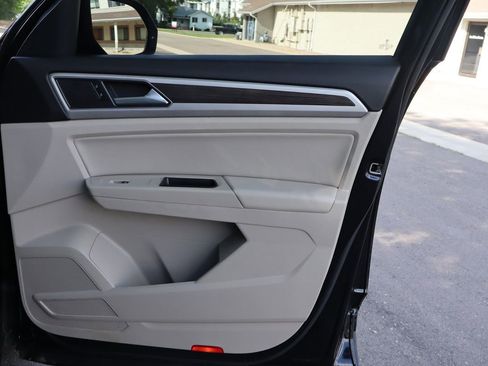 Used 2019 Volkswagen Atlas SEL image 28