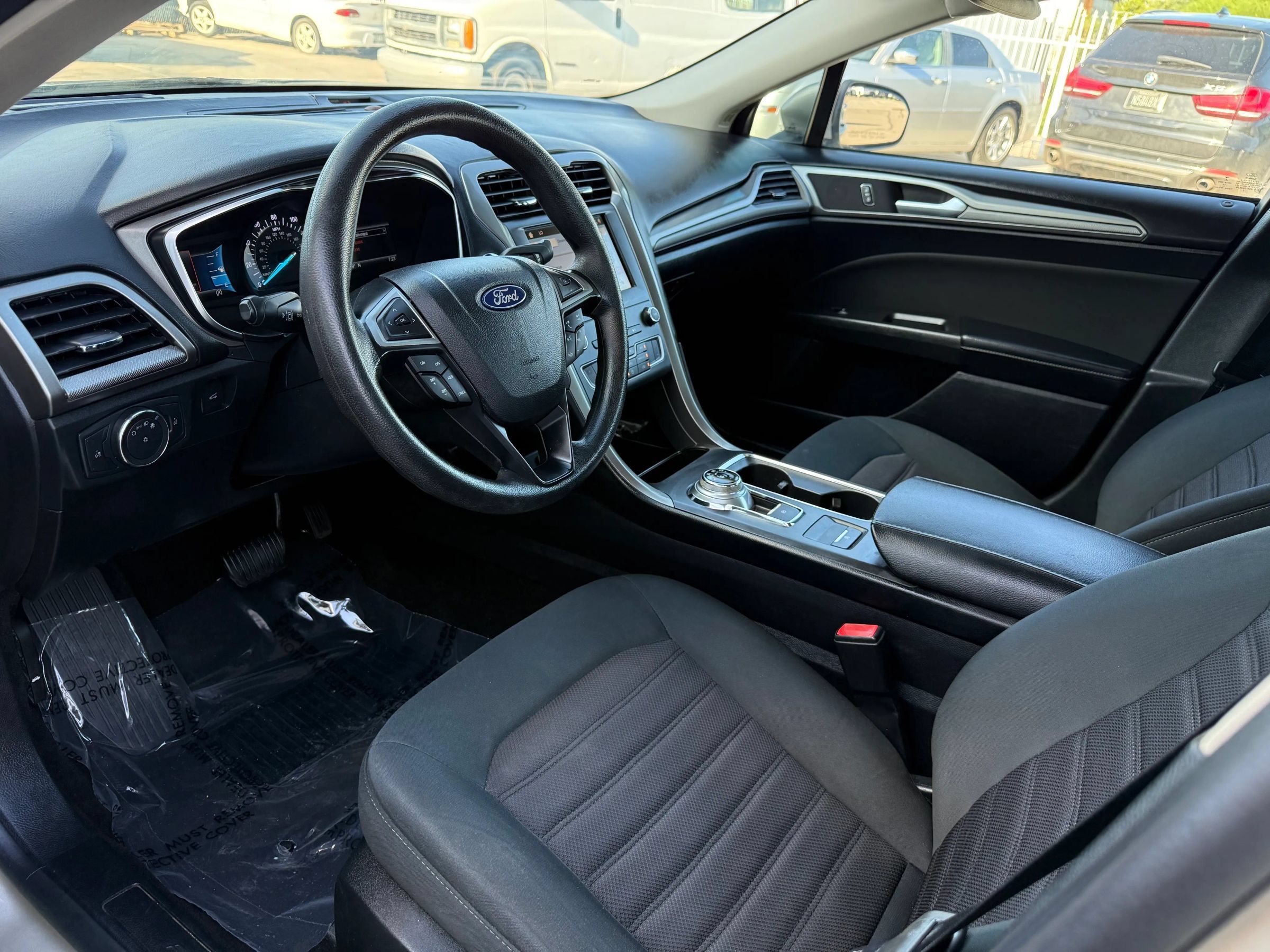 Used 2019 Ford Fusion SE FWD image 8