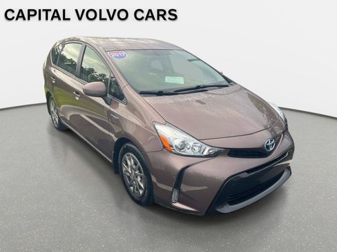 Used 2017 Toyota Prius V Four FWD image 2