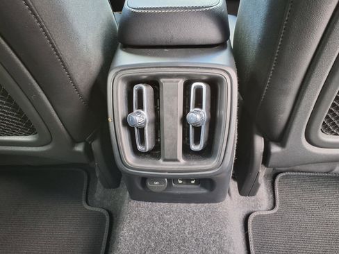 Used 2022 Volvo XC40 T5 R-Design w/ Advanced Package image 16