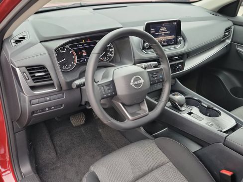 Used 2025 Nissan Rogue SV FWD image 16