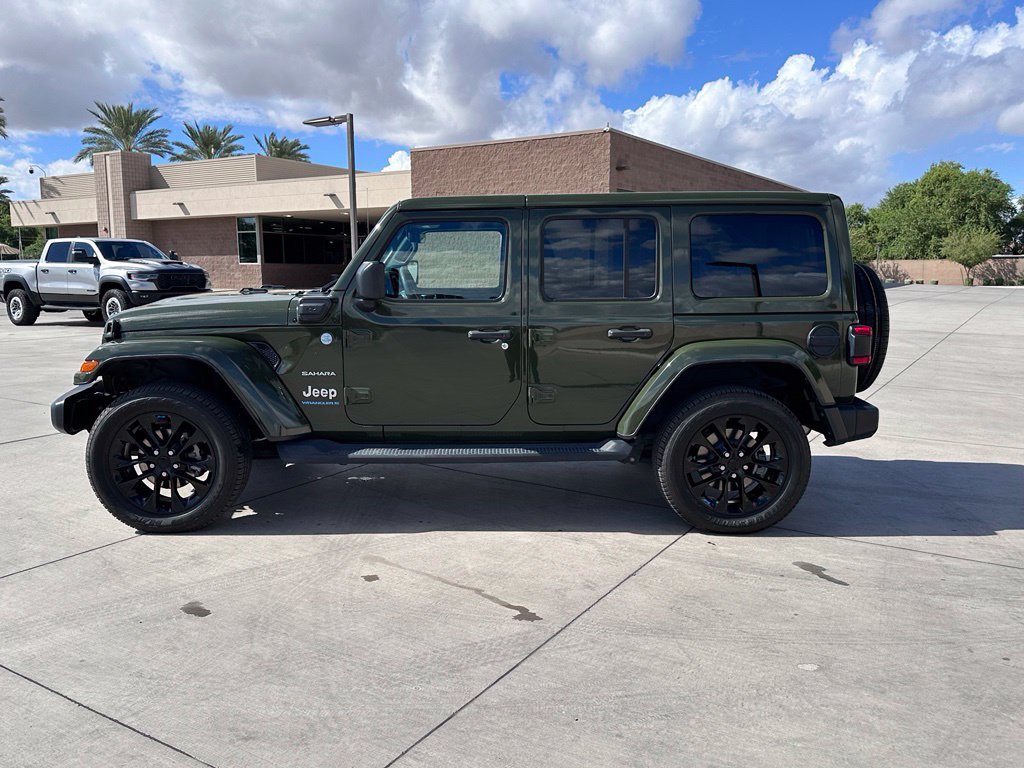Used 2023 Jeep Wrangler Unlimited Sahara AWD/4WD image 5