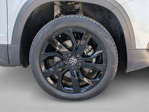 Used 2023 Volkswagen Taos SE w/ Black Wheel Package FWD image 21