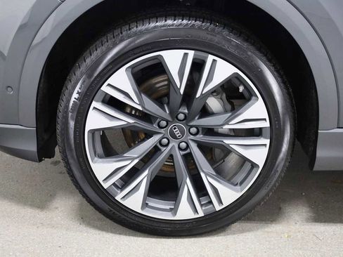 Used 2025 Audi Q8 Premium Plus w/ Premium Plus Package image 37