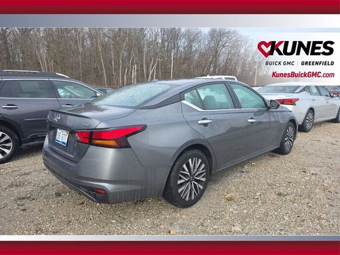 Used 2024 Nissan Altima 2.5 SV image 6
