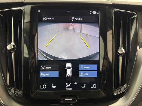 Used 2018 Volvo XC60 T5 Momentum w/ Vision Package AWD/4WD image 9