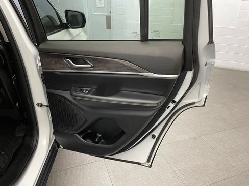 Certified 2023 Jeep Grand Cherokee Limited AWD/4WD image 31