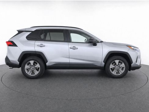 Used 2025 Toyota RAV4 LE AWD/4WD image 8