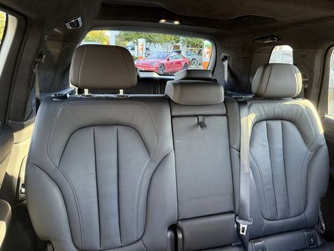 Used 2022 BMW X7 xDrive40i w/ M Sport Package image 49