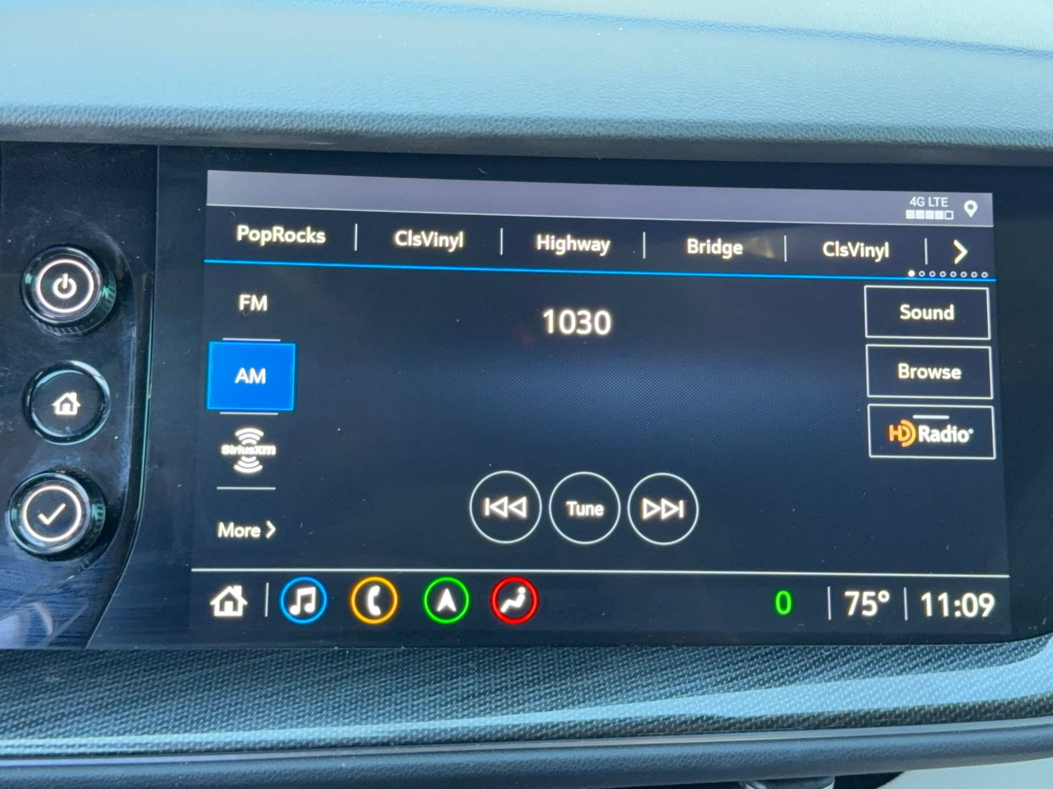 Used 2021 Buick Envision Essence w/ Technology Package I FWD image 17