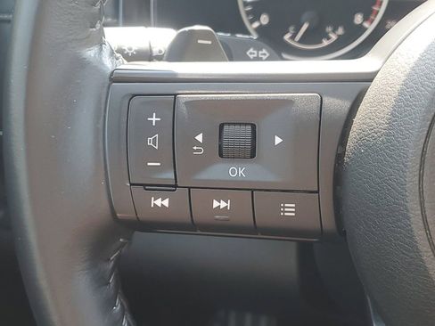 Used 2024 Nissan Pathfinder SV image 14