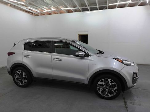 Used 2020 Kia Sportage EX AWD/4WD image 4