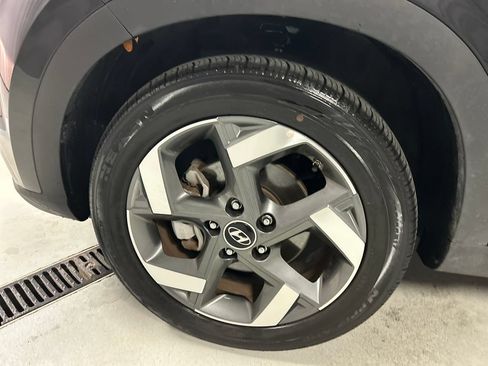 Used 2025 Hyundai Venue SEL FWD image 9